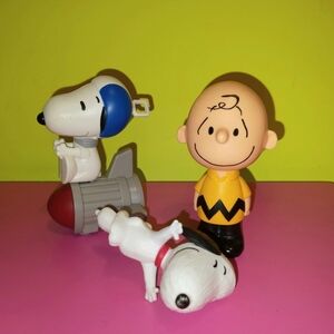Peanuts Charlie Brown Snoopy & Woodstock Mcds toys